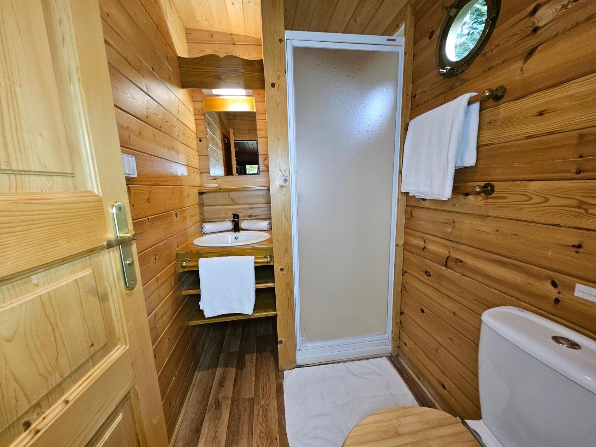 Le Roulottes Du Petit Gouffre De Padirac Avec Spa Exterior foto