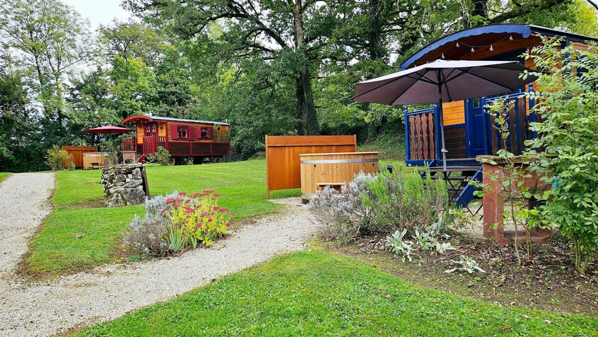 Le Roulottes Du Petit Gouffre De Padirac Avec Spa Exterior foto